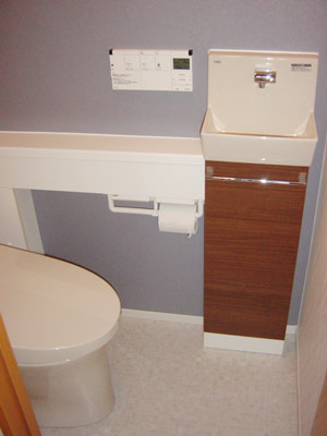 LIXIL　サティスＳタイプ手洗いカウンター付きに交換